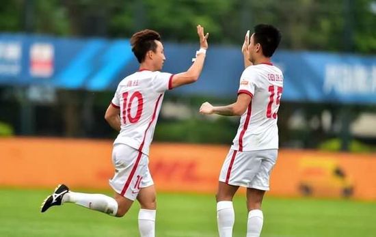 今夏克洛普批准了引进远藤航的交易，他认为这位日本中场是“完美、认真、价格便宜的顶级职业球员”，这笔签约在本赛季发挥了重要作用。